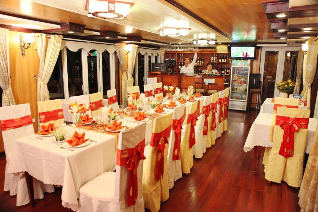 Ferienwohnung Halong Aurora Cruises Hạ Long Restaurant foto